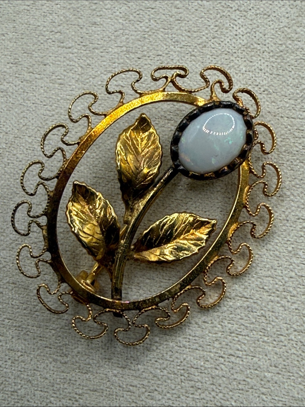 1940’s vintage 12k Gold filled Karen Lynne Leaf & faux opal bin brooch - Picture 2 of 13